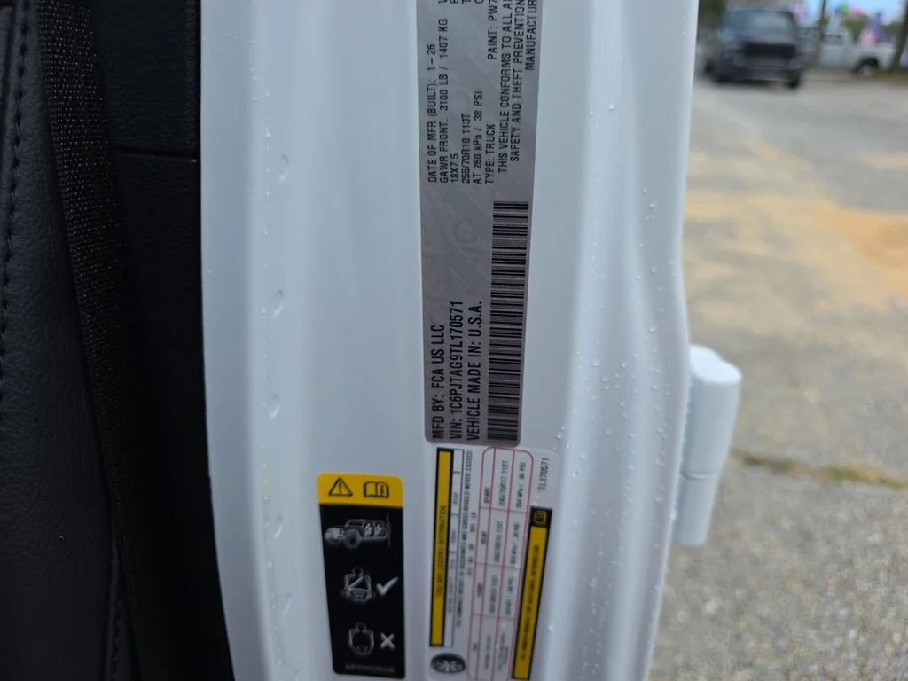 New 2026 Bright White Clear-Coat Exterior Paint Jeep Sahara image 32