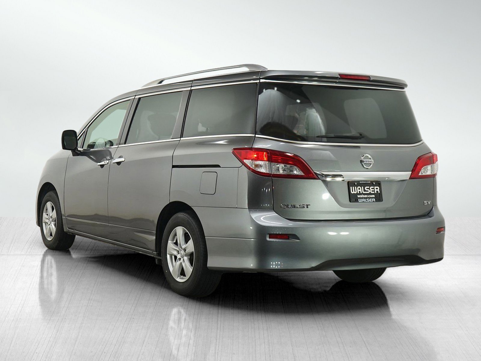 Used 2017 Gun Metallic Nissan SV CVT image 4