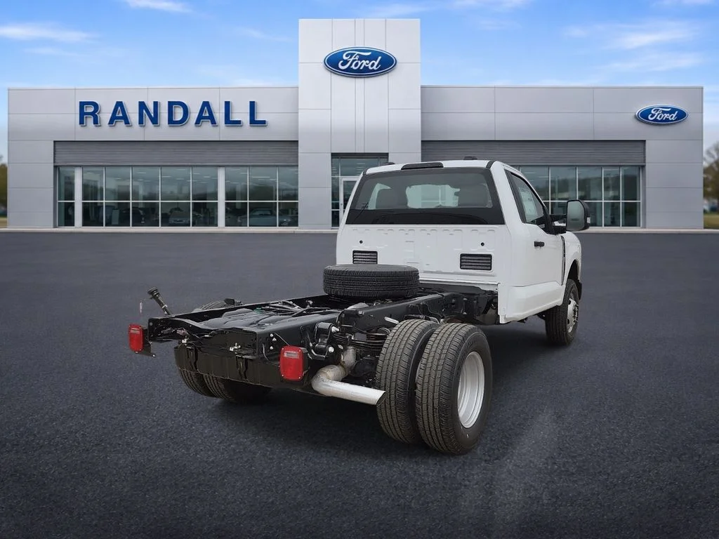 New 2026 Oxford White Ford F-350® XL image 5