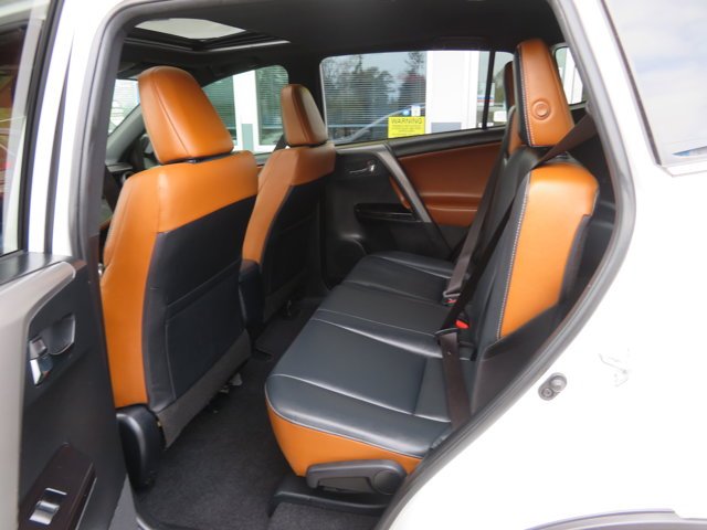 Used 2017  Toyota SE image 18