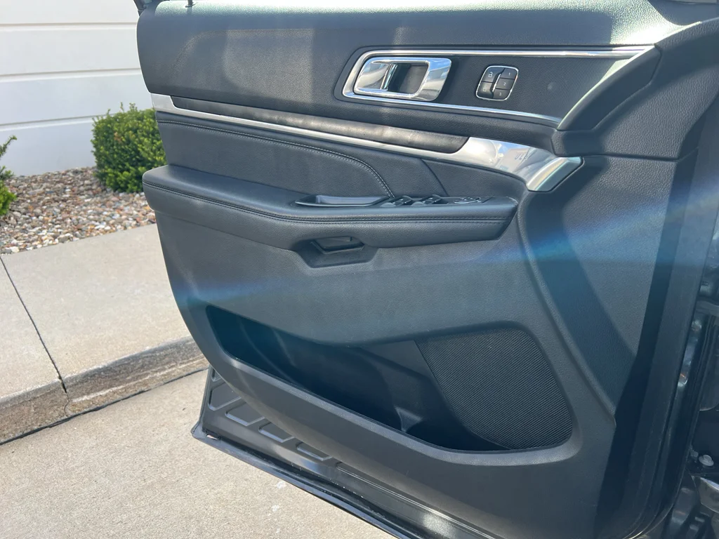 Used 2016 Magnetic Metallic Ford Limited image 23