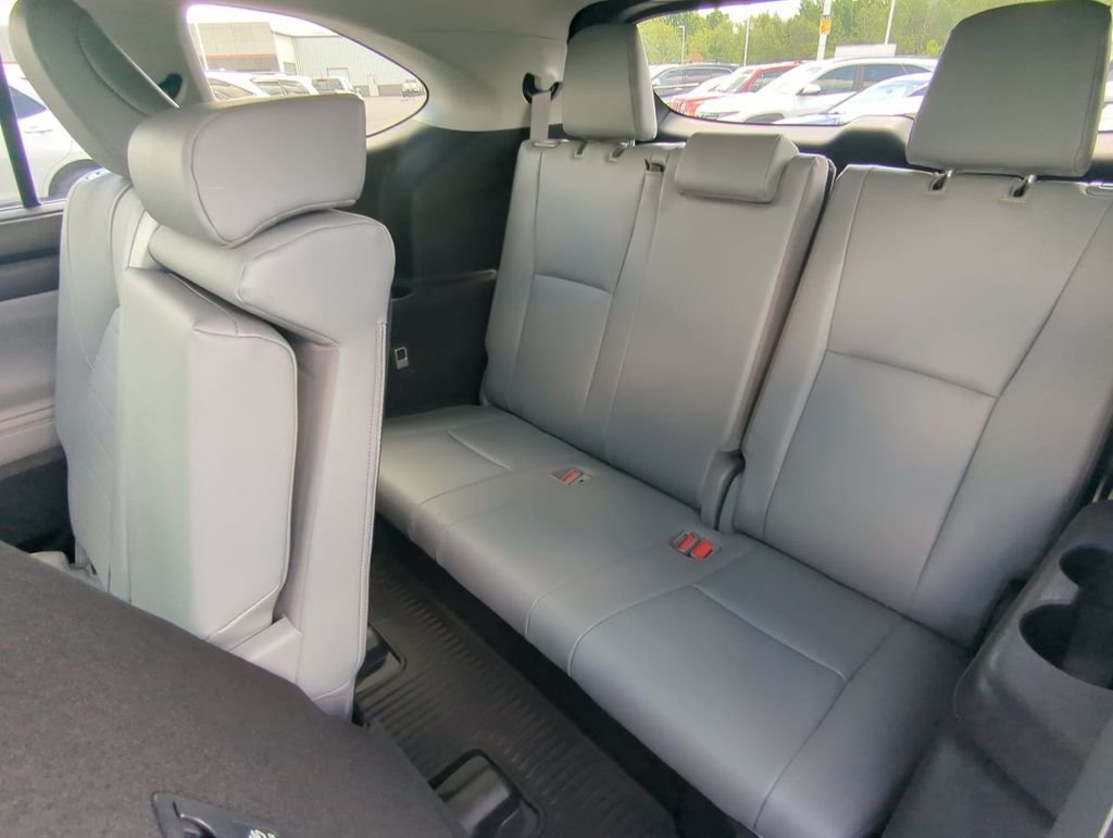 Used 2021 White Toyota XLE image 30