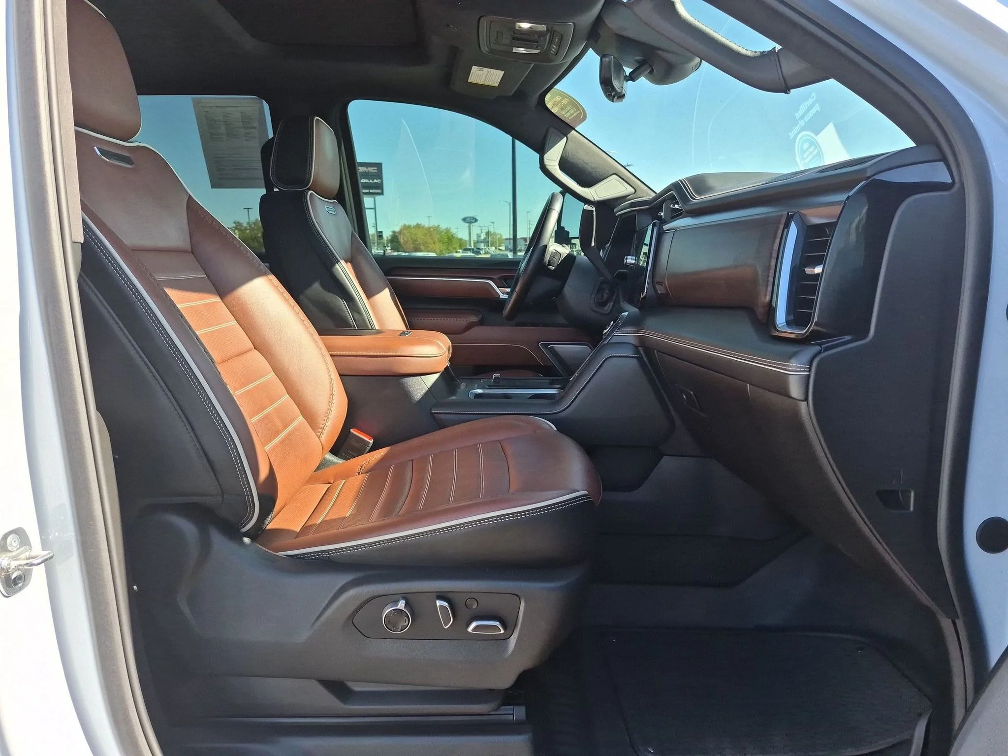 Used 2026 White Frost Tricoat GMC Denali Ultimate image 22