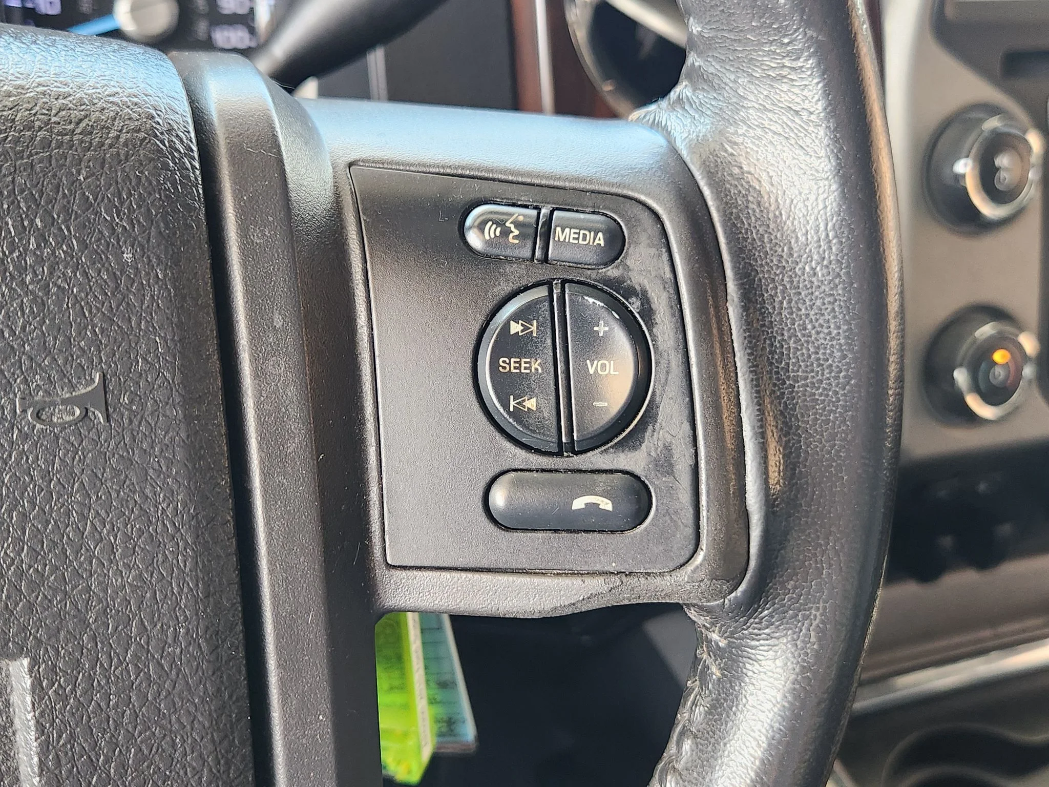 Used 2015 White Platinum Metallic Tri-Coat Ford Lariat image 30