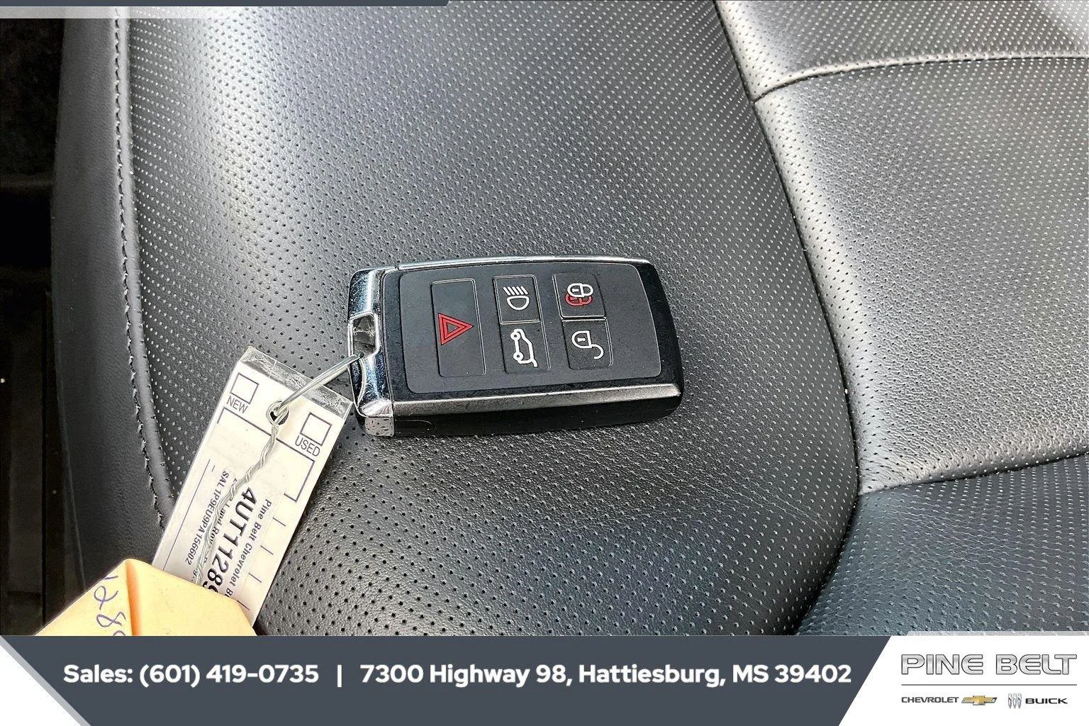 Used 2023 Eiger Grey Metallic Land Rover SE image 9