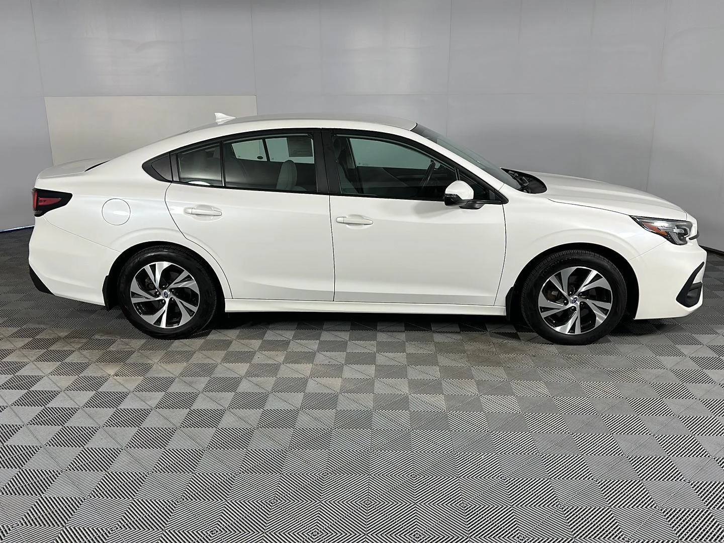 Used 2024 Crystal White Pearl Subaru Premium image 4