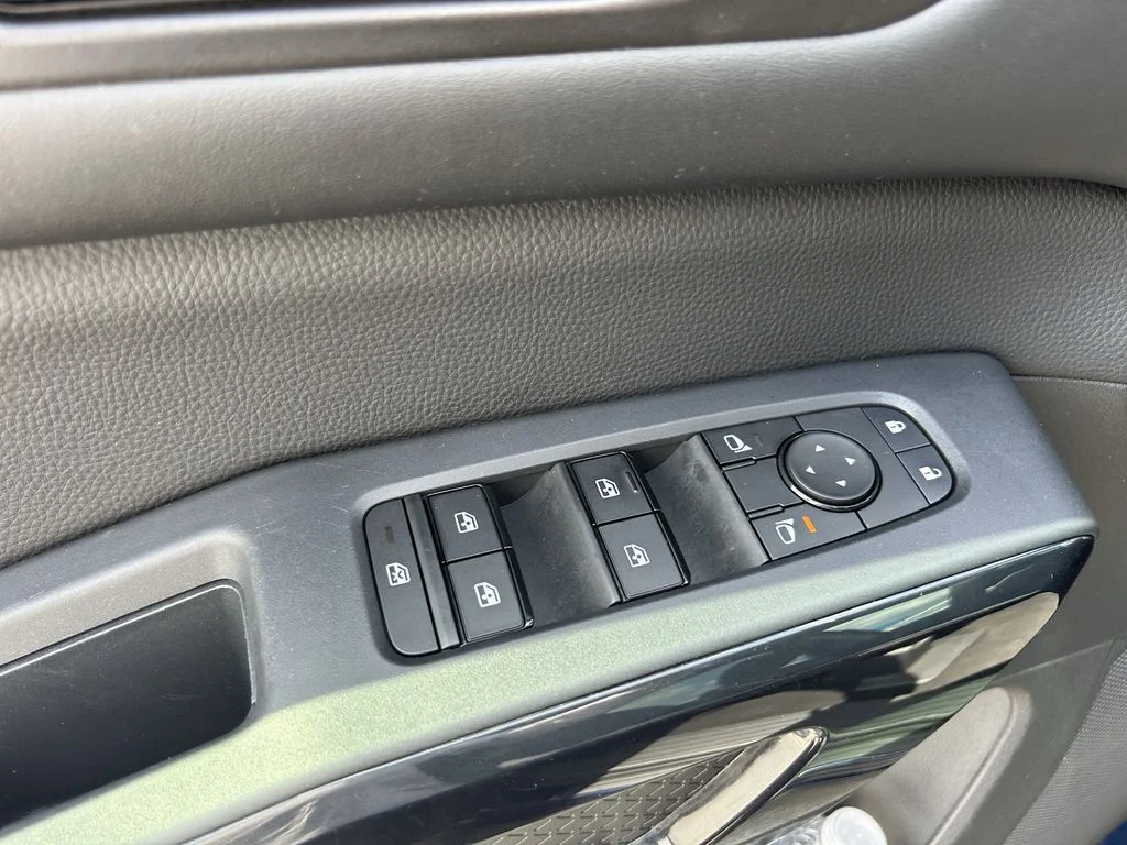 Used 2025 Blue Nissan SV image 23