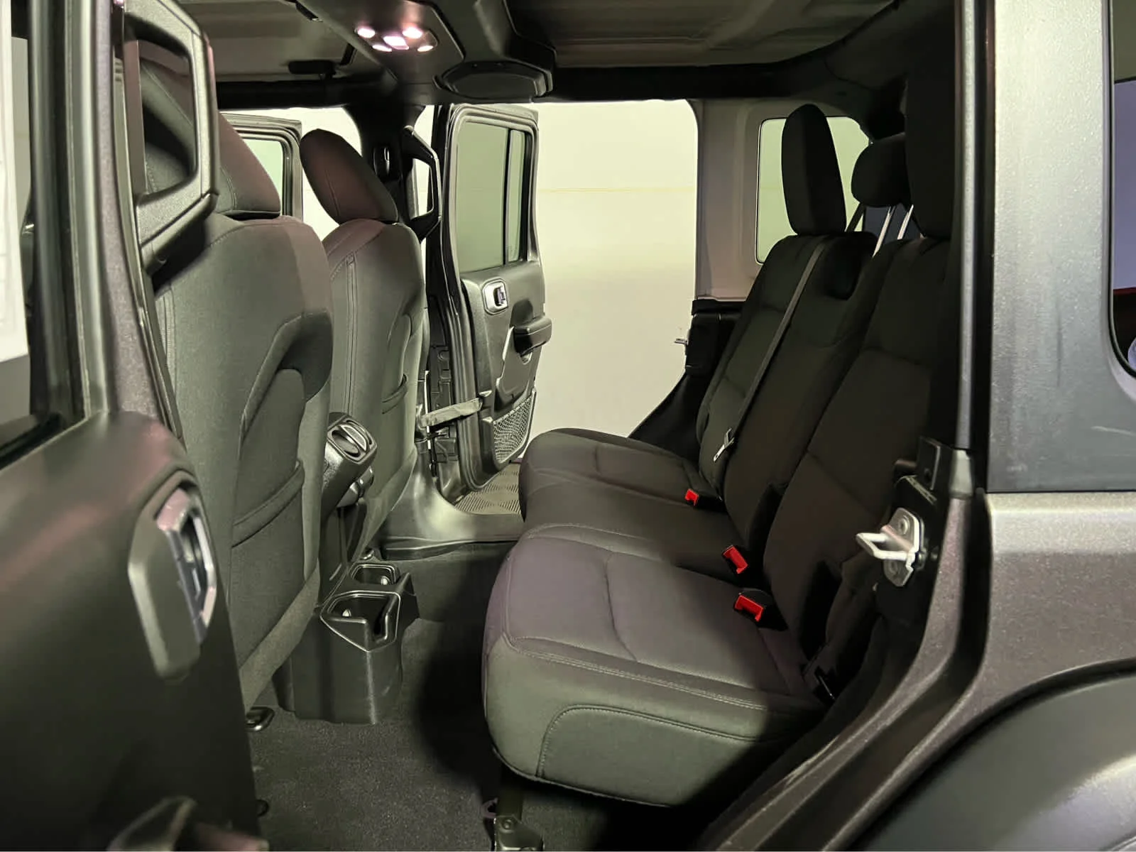 Used 2019 Granite Crystal Metallic Clearcoat Jeep Sport S image 23