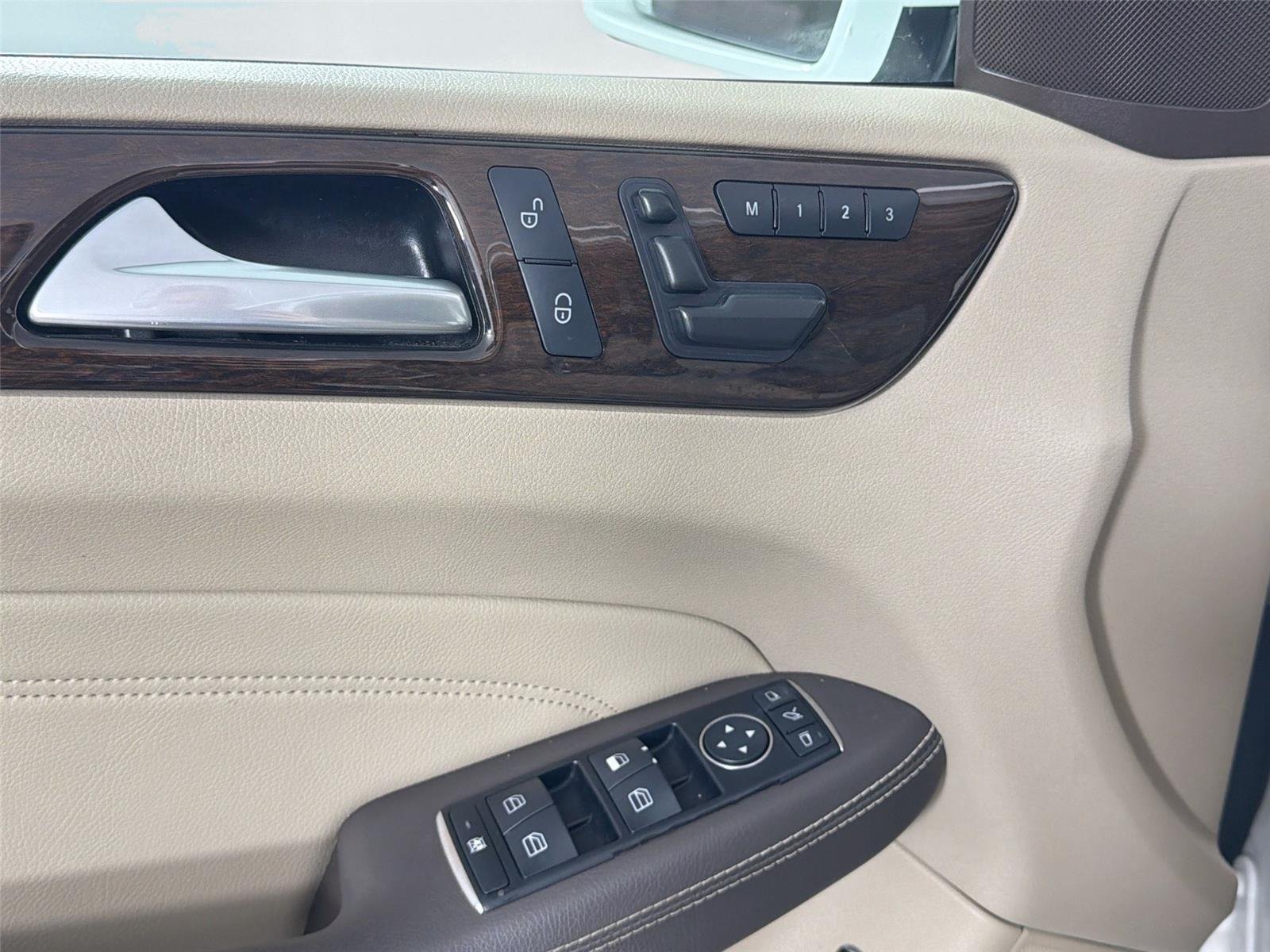 Used 2014 Polar White Mercedes-Benz ML 350 image 17