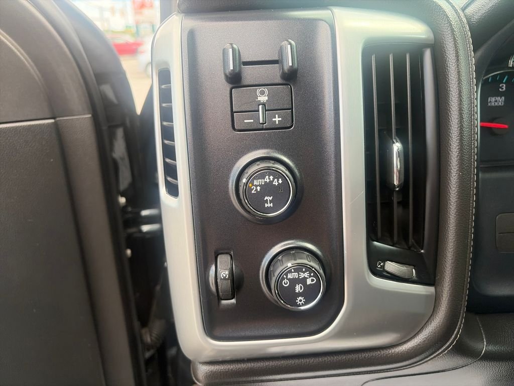 Used 2018 Gray GMC SLT image 30