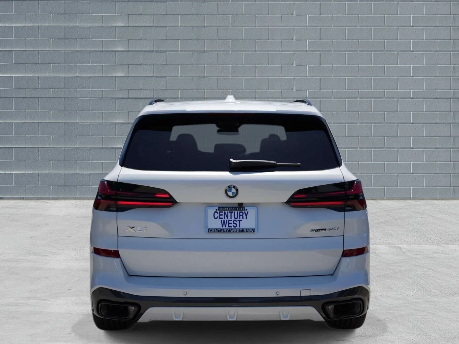 New 2026 Mineral White Metallic BMW sDrive40i image 4