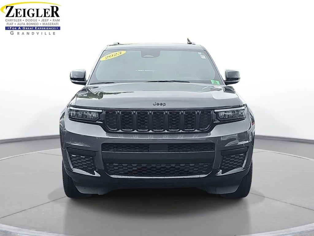 Used 2023 Gray Jeep Altitude image 2