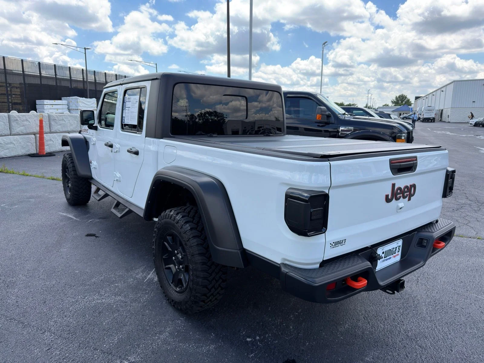 Used 2022 White Jeep Mojave image 4