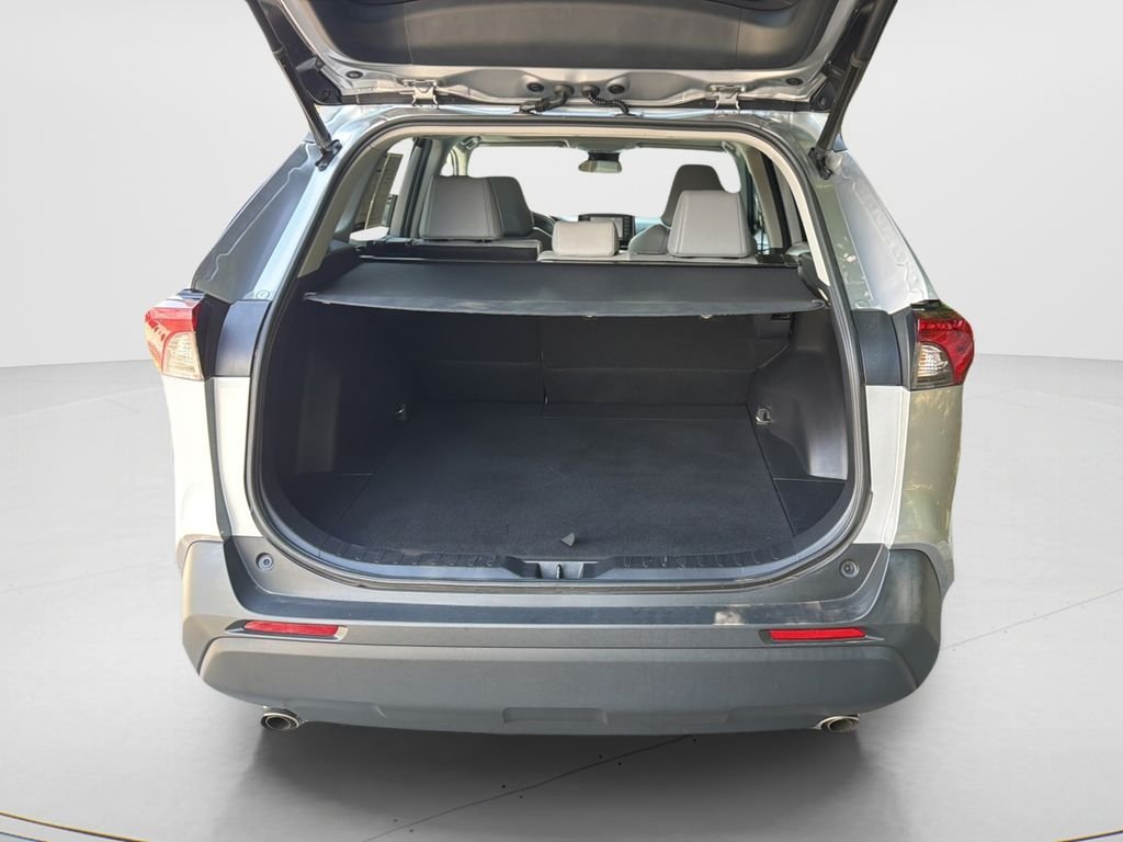 Used 2022 Silver Toyota XLE Premium image 11