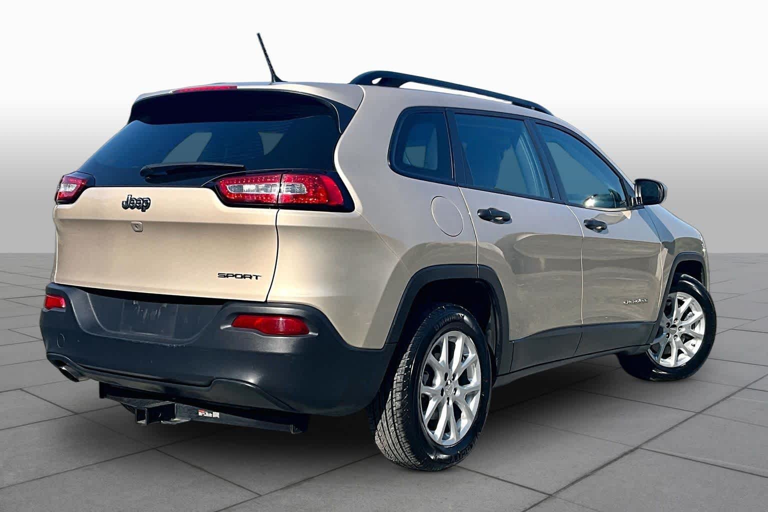 Used 2015 Cashmere Pearlcoat Jeep Sport image 13
