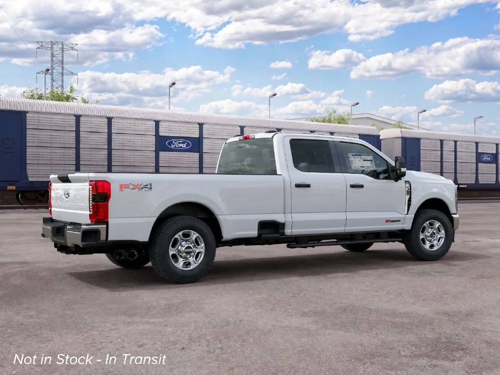 New 2027 Oxford White Ford XLT image 6