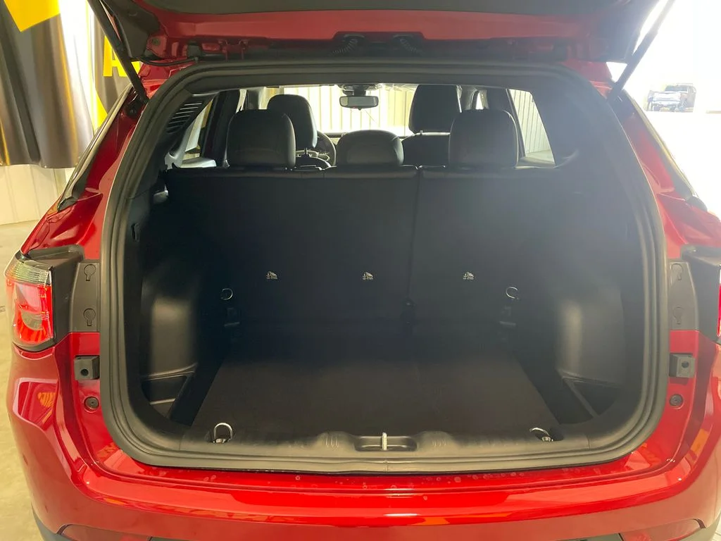 New 2026 Red Hot Pearlcoat Jeep Latitude Altitude image 7
