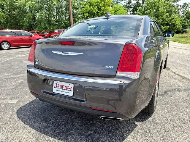 Used 2018 Gray Chrysler Limited image 10