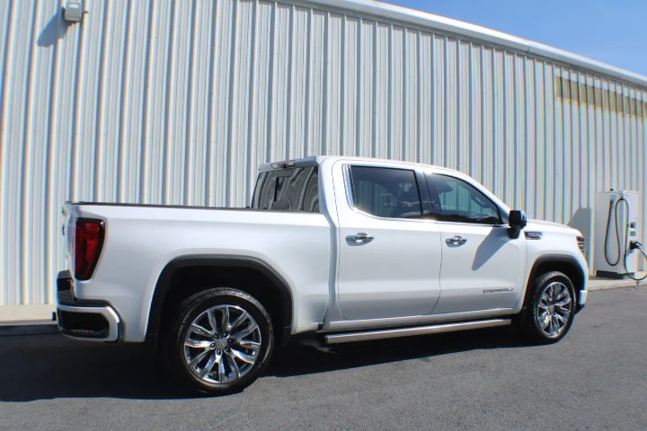 Used 2023 WHITE FROST TRICOAT GMC Denali image 2