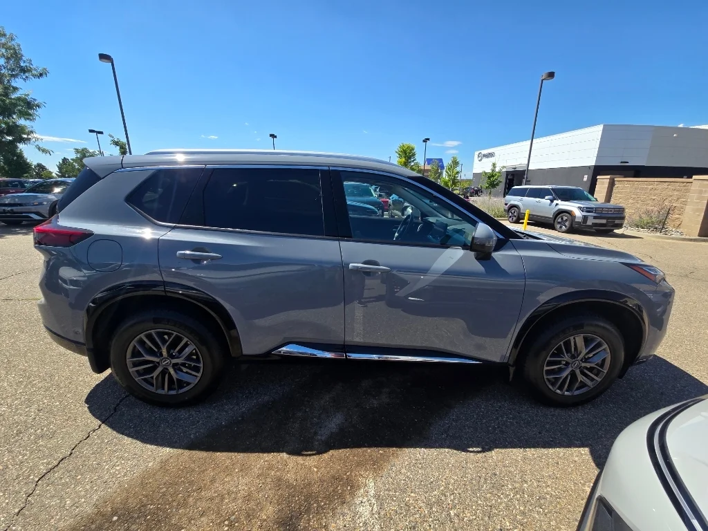 Used 2024 Boulder Gray Pearl Nissan Platinum image 6
