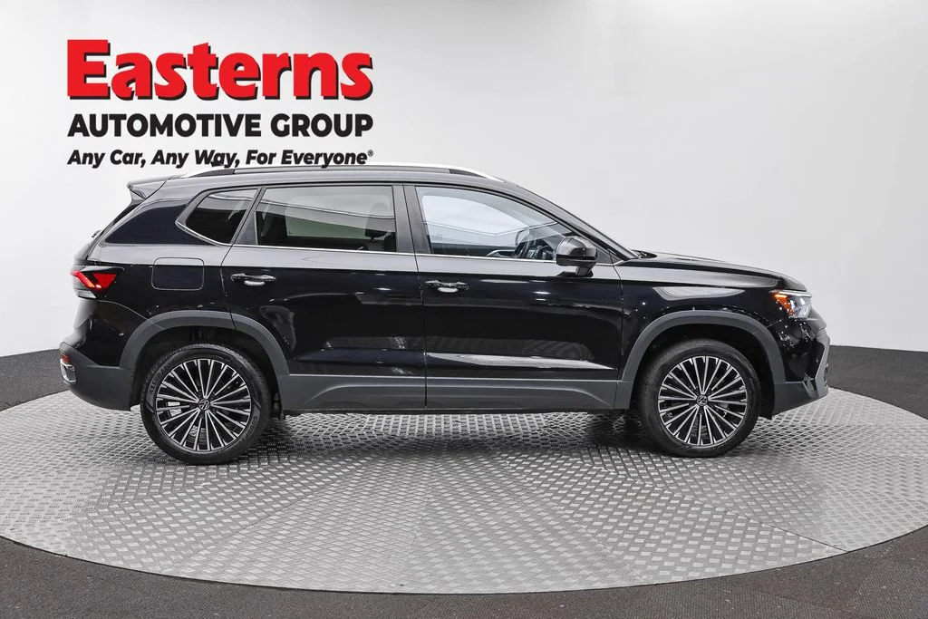 Used 2025 Black Volkswagen 1.5T SE image 4