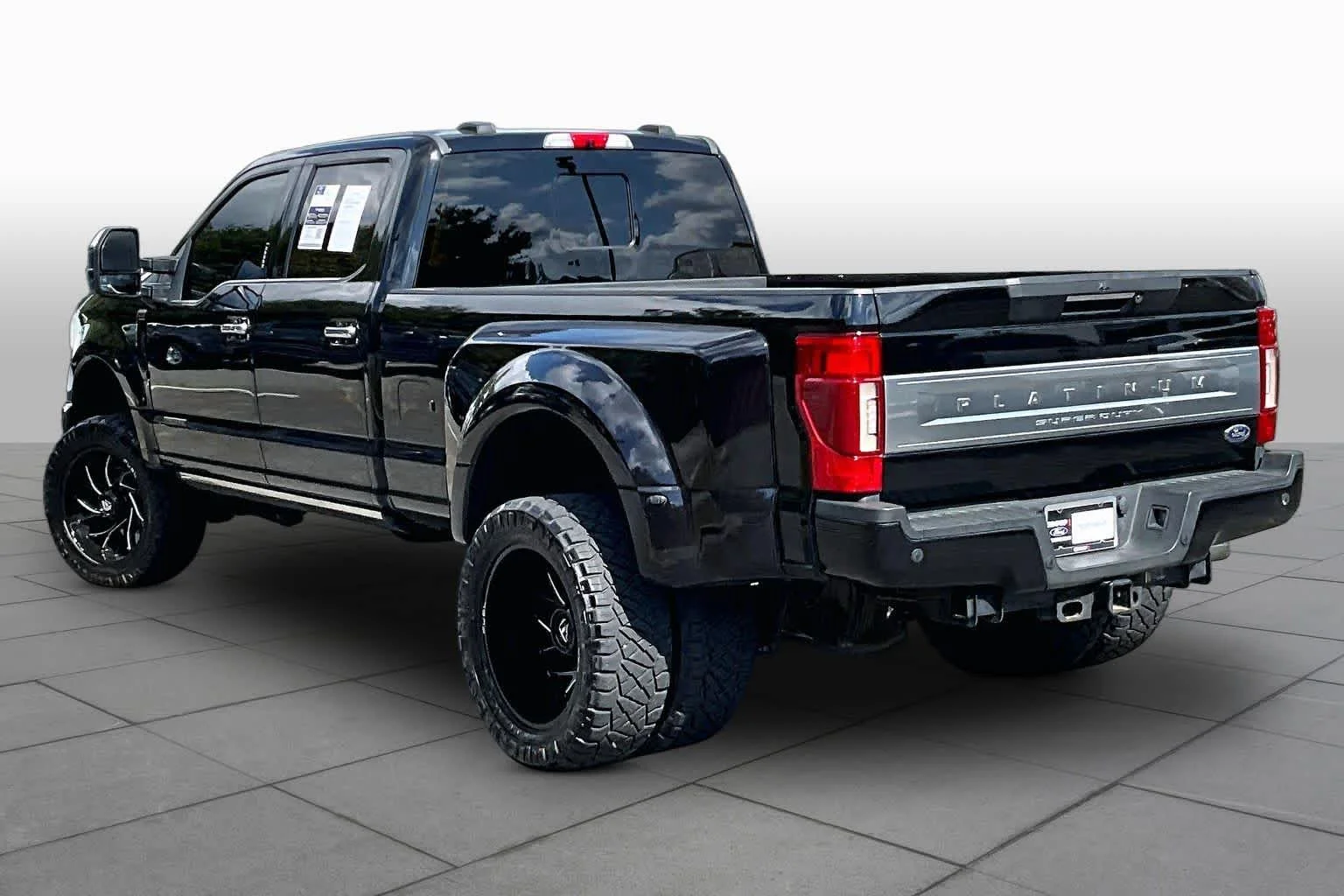 Used 2022 Agate Black Ford Platinum image 12