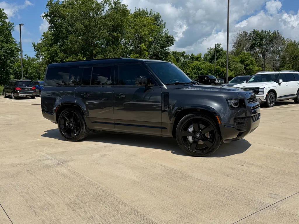 Used 2023  Land Rover X-Dynamic SE image 8