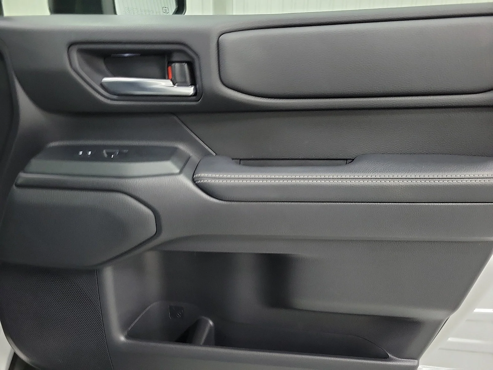 Used 2025 WIND CHILL PEARL Toyota  image 16