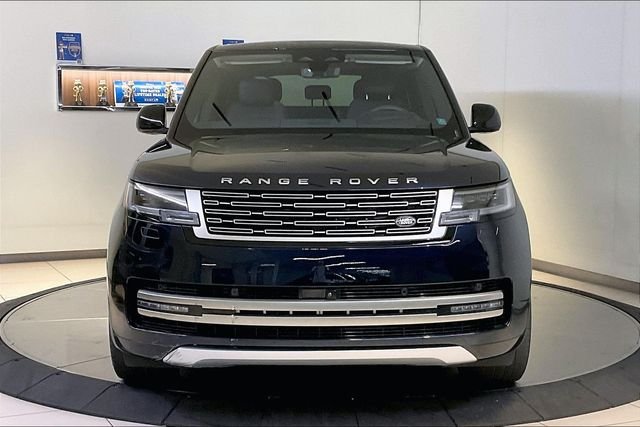 Used 2024 Blue Land Rover SE image 2