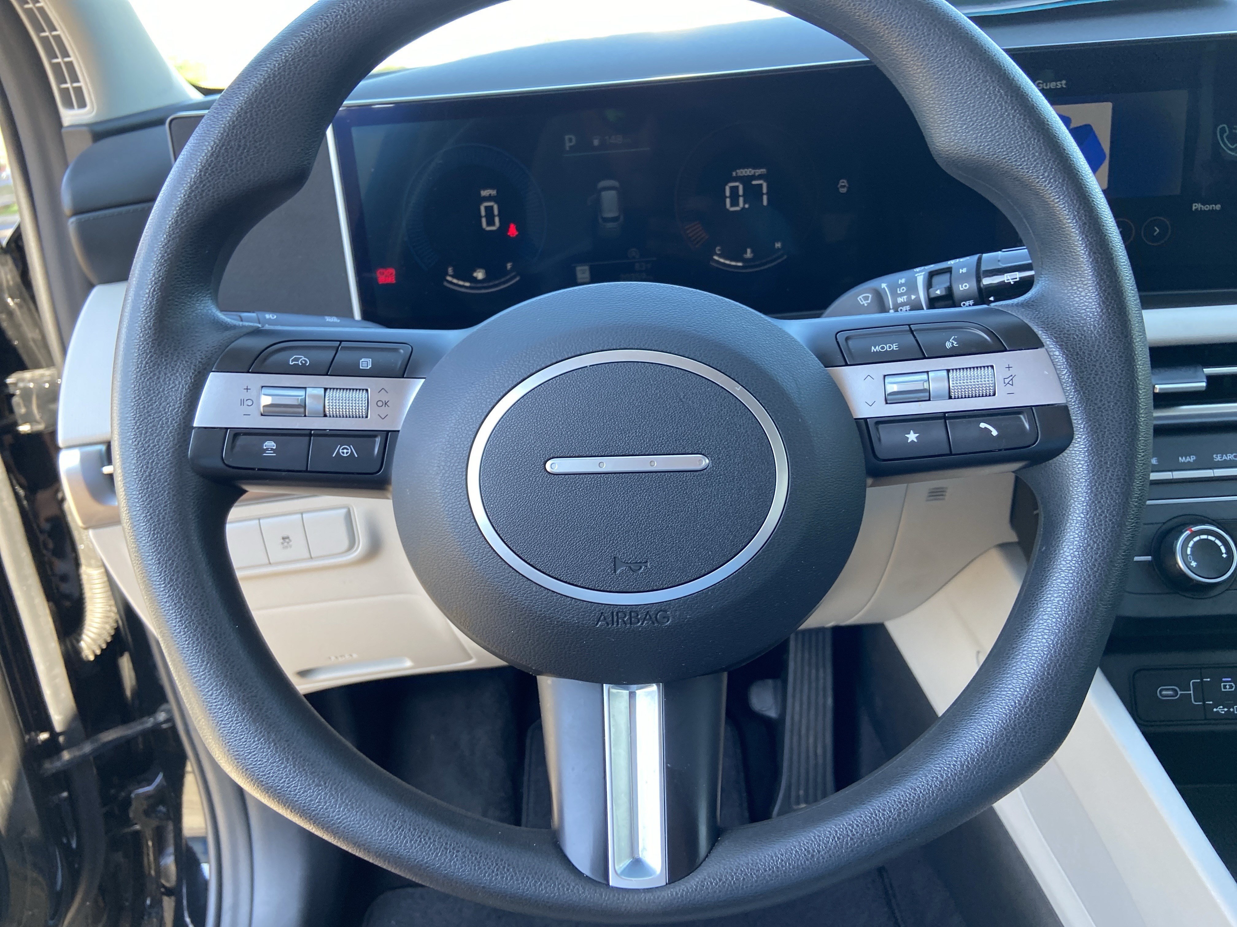 Used 2025 Phantom Black Hyundai SE image 35