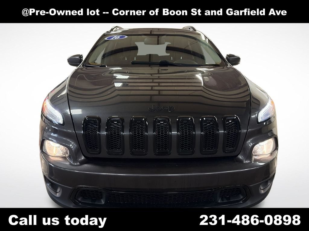 Used 2016 Gray Jeep Altitude image 11