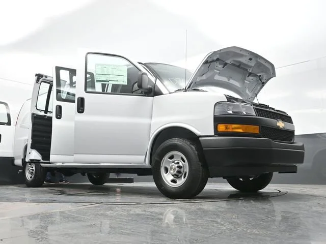 2026 Chevrolet Express Cargo Work Van - Photo 32