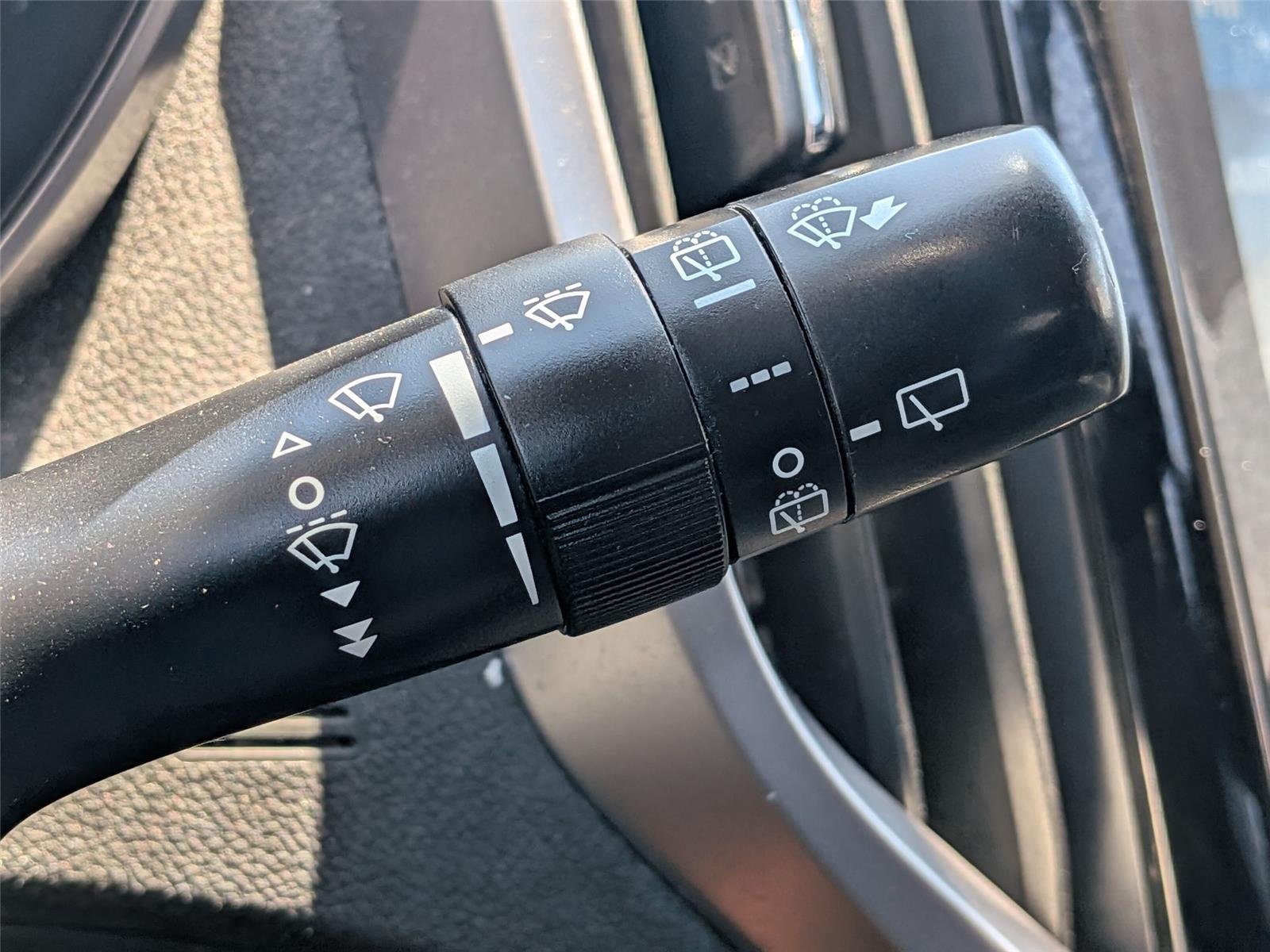 Used 2020 Ice Silver Metallic Subaru Limited image 22