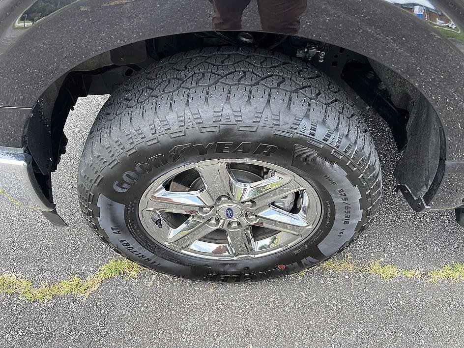 Used 2025 Black Metallic Ford XLT image 9