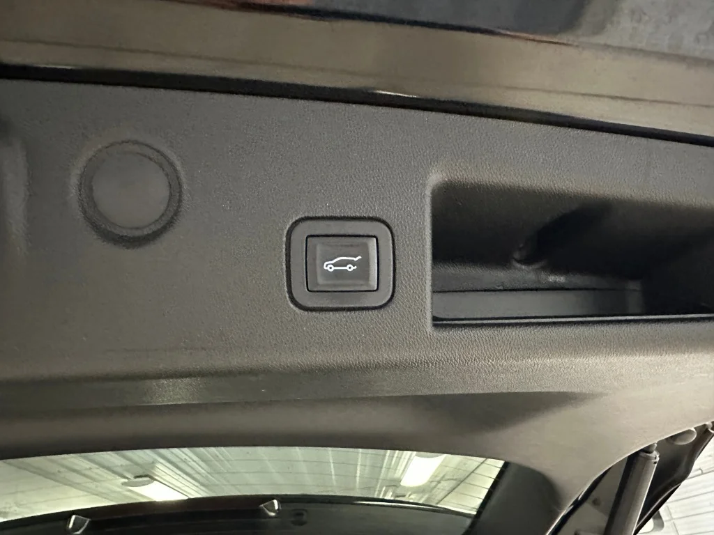 Used 2018 MOSAIC BLACK METALLIC Chevrolet LT image 22