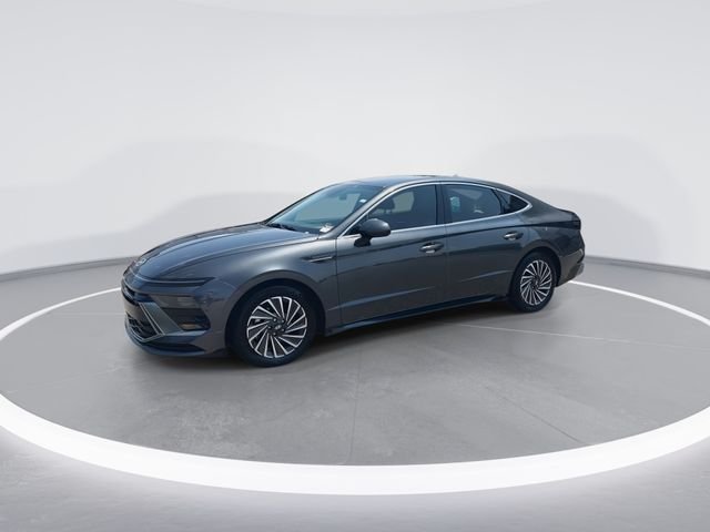 Certified Used 2025 Gray Hyundai SEL image 4