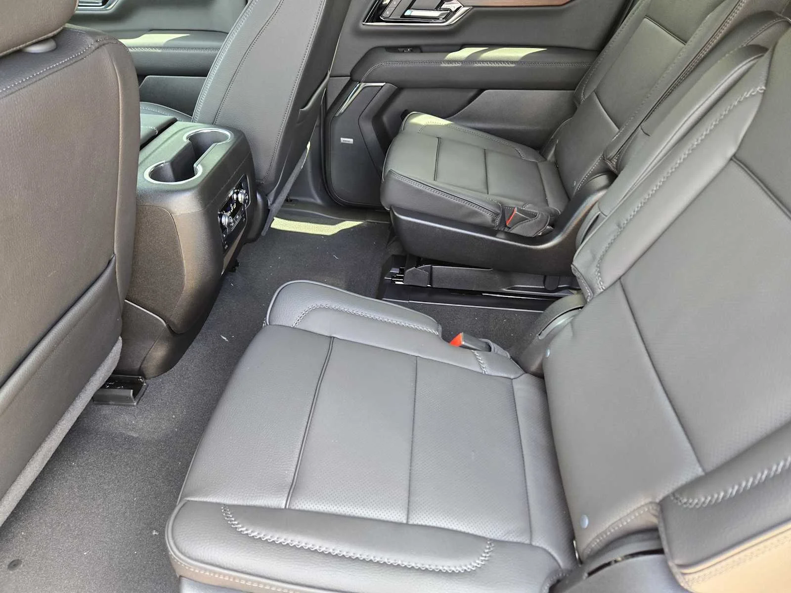 2026 GMC Yukon XL Denali - Photo 19
