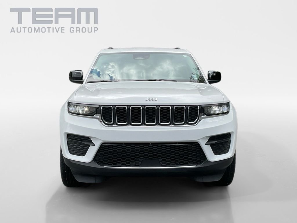 Used 2023 White Jeep Laredo image 4
