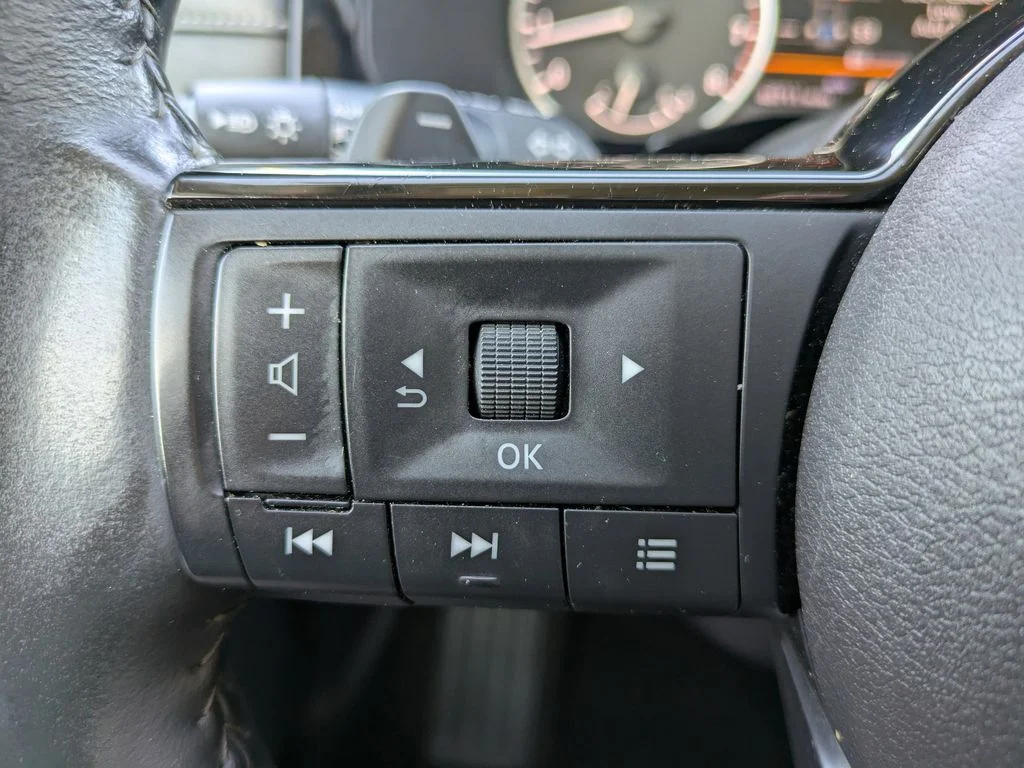 Certified Used 2024 Super Black Nissan SL image 27