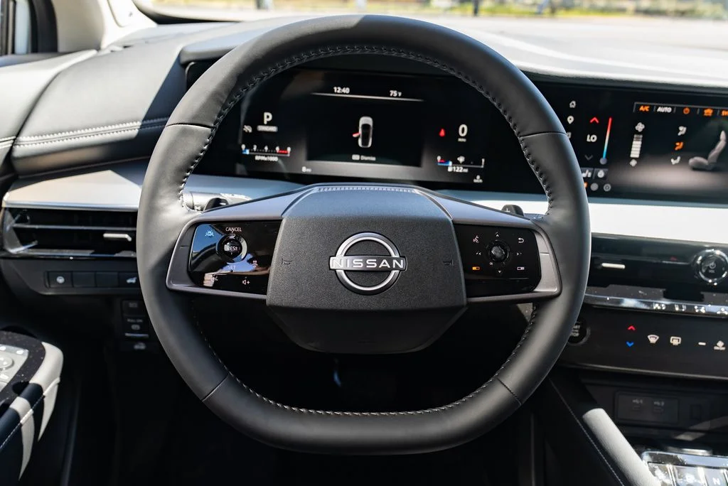 New 2026 Everest White Pearl TriCoat Nissan SL image 13