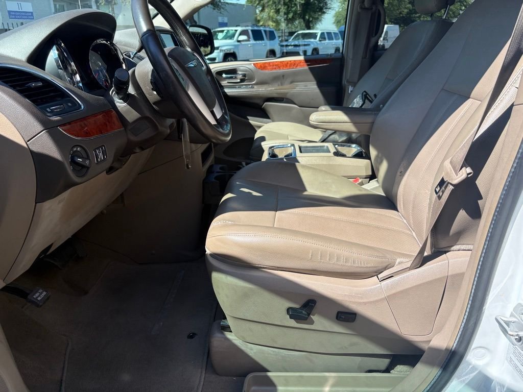 Used 2015 White Chrysler Touring-L image 9