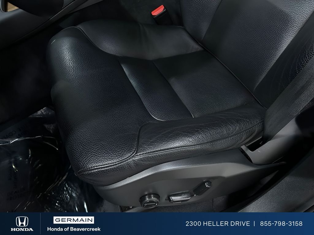 Used 2021 Onyx Black Metallic Volvo T6 Momentum image 14