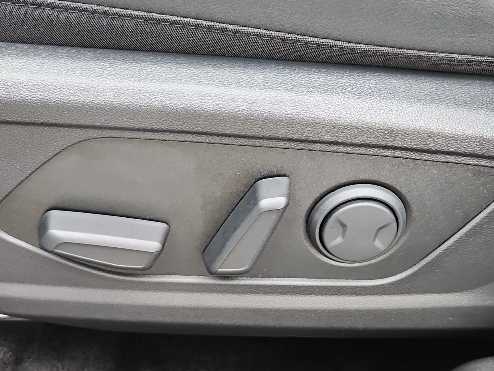 Certified Used 2025 Creamy White Pearl Hyundai SEL Convenience image 17