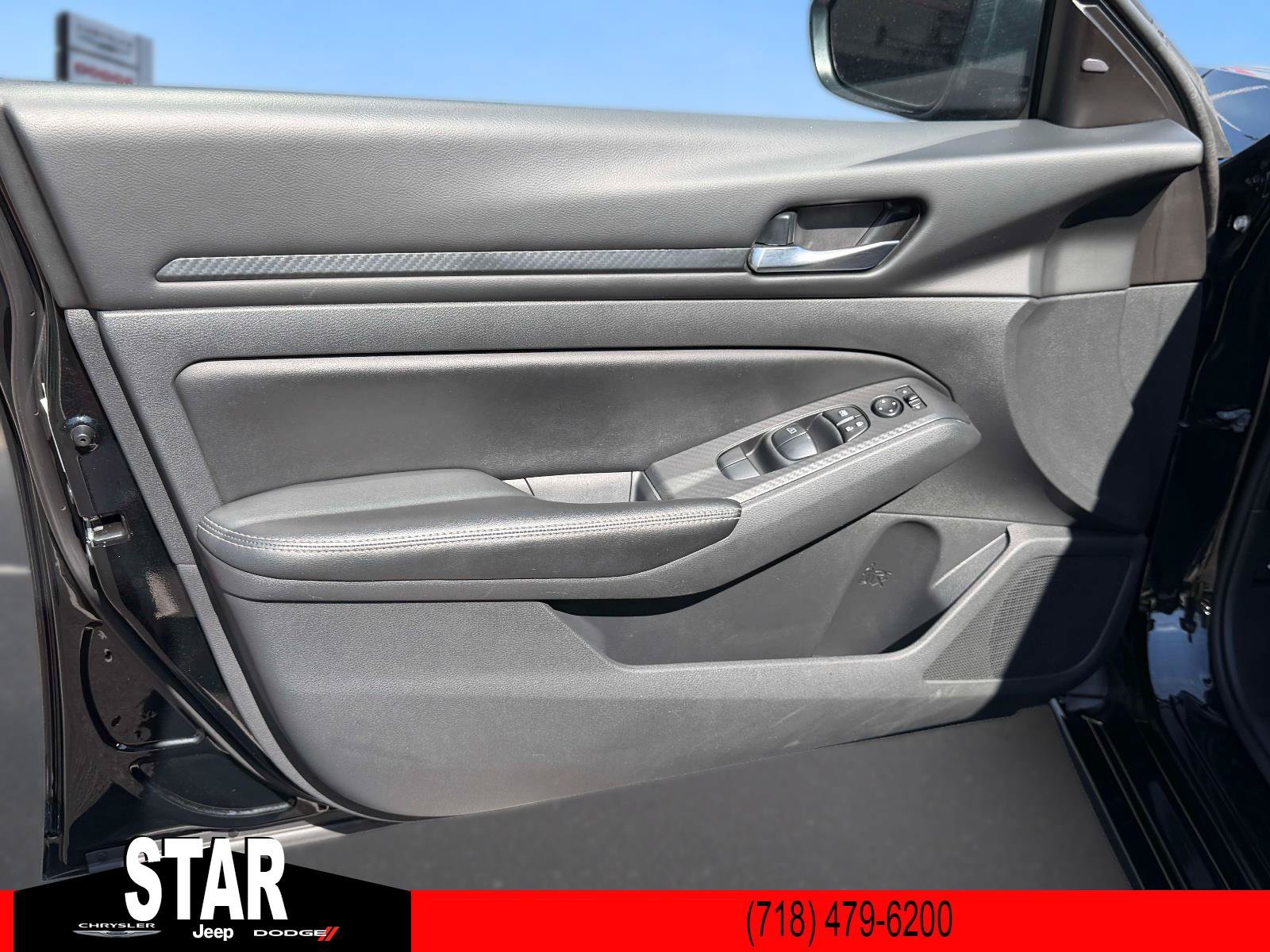 Used 2024 Super Black Nissan 2.5 SV image 14