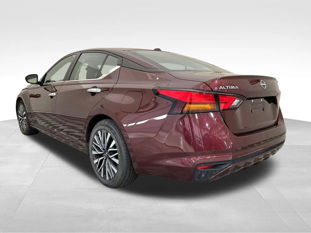Used 2024 Red Nissan 2.5 SV image 3