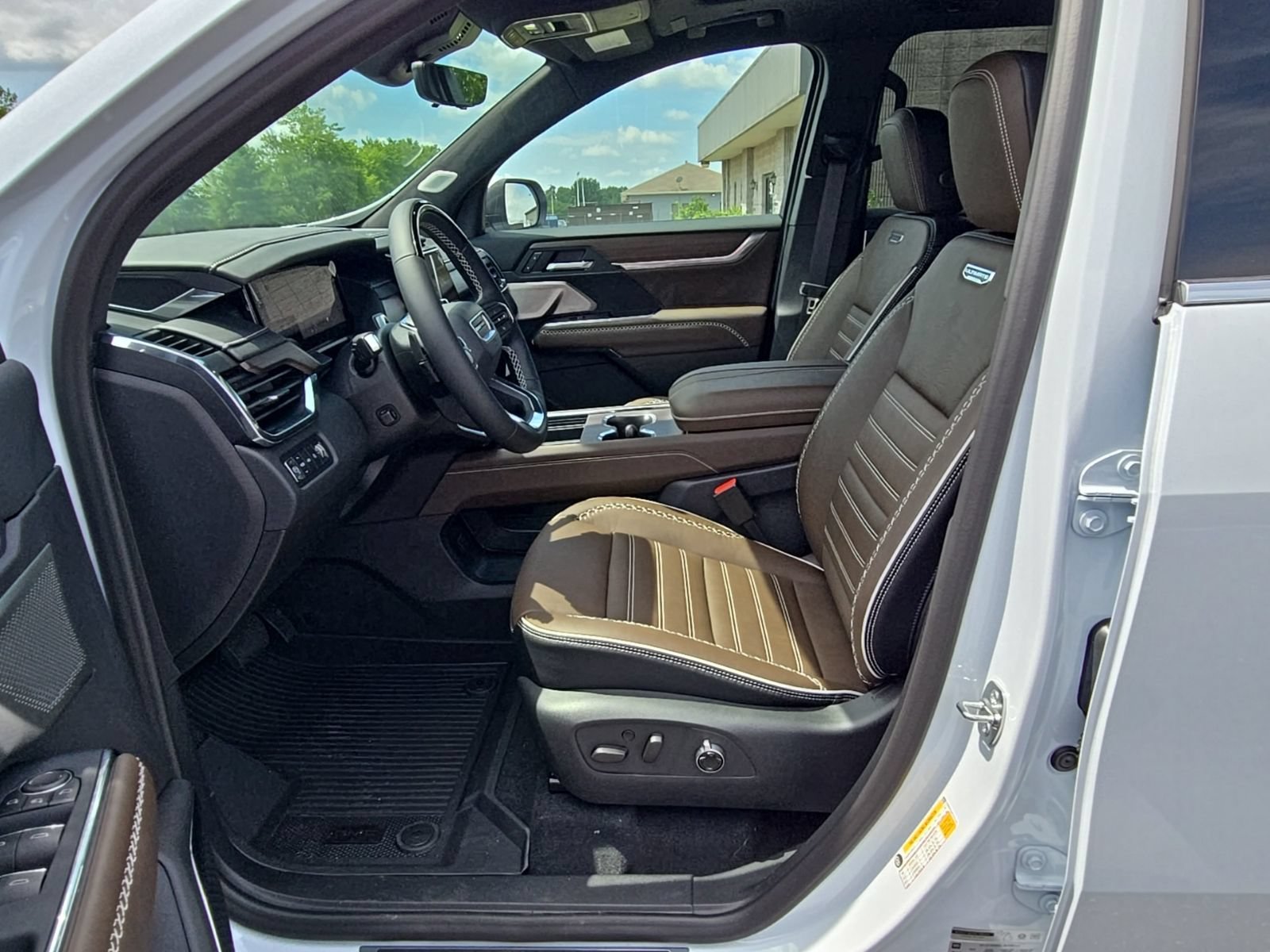 2026 GMC Acadia Denali Ultimate - Photo 29