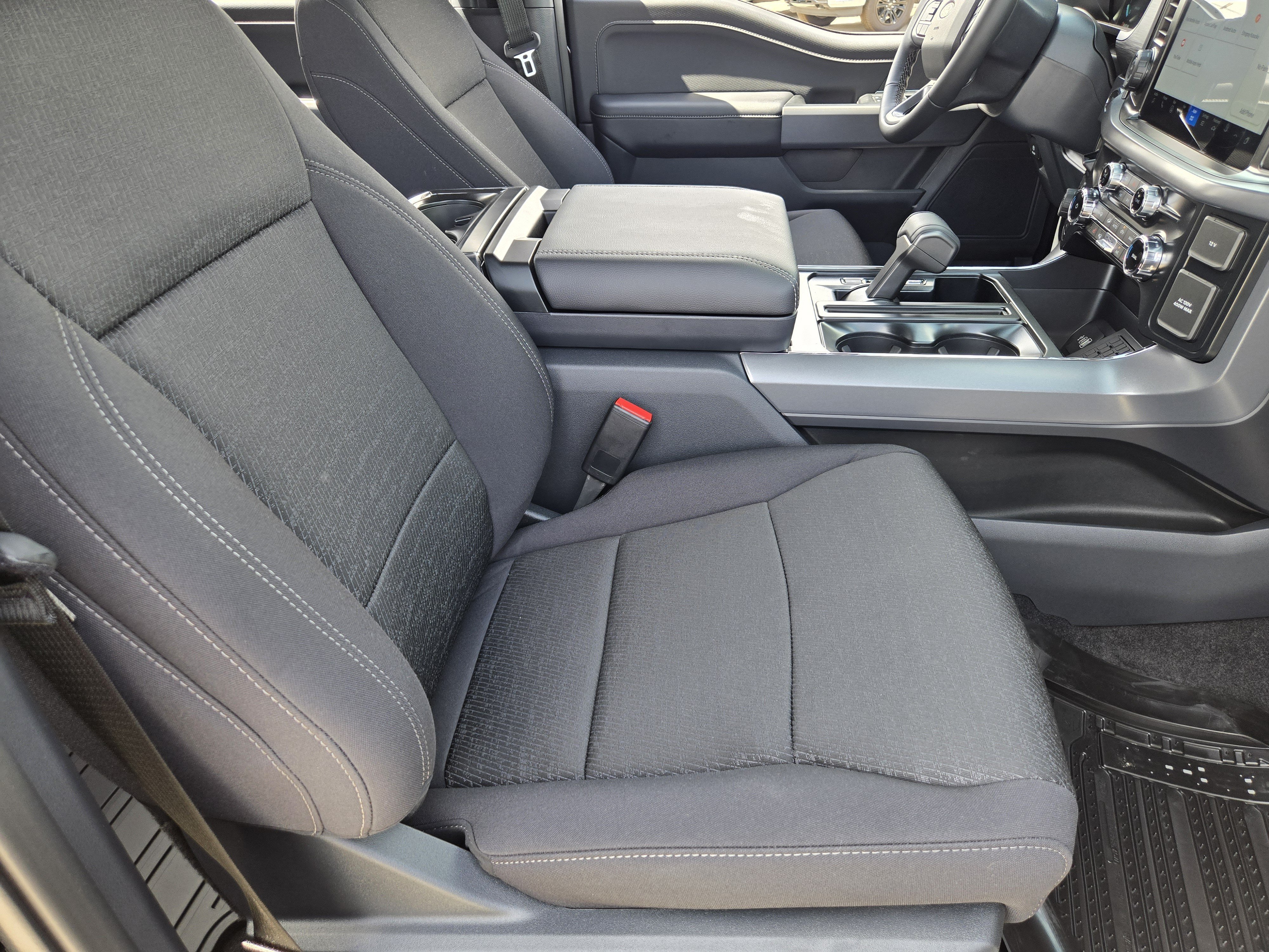 New 2026 Agate Black Metallic Ford XLT image 9