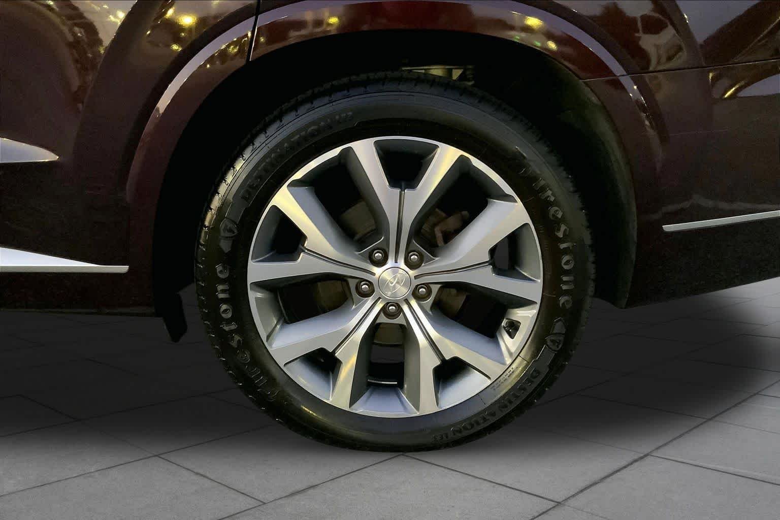 Used 2021 Sierra Burgundy Hyundai Limited image 9