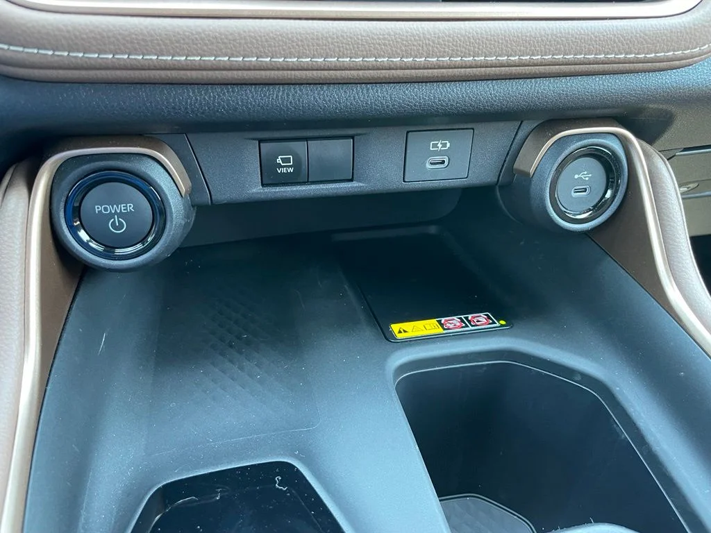 Used 2025 White Toyota MAX Platinum image 13