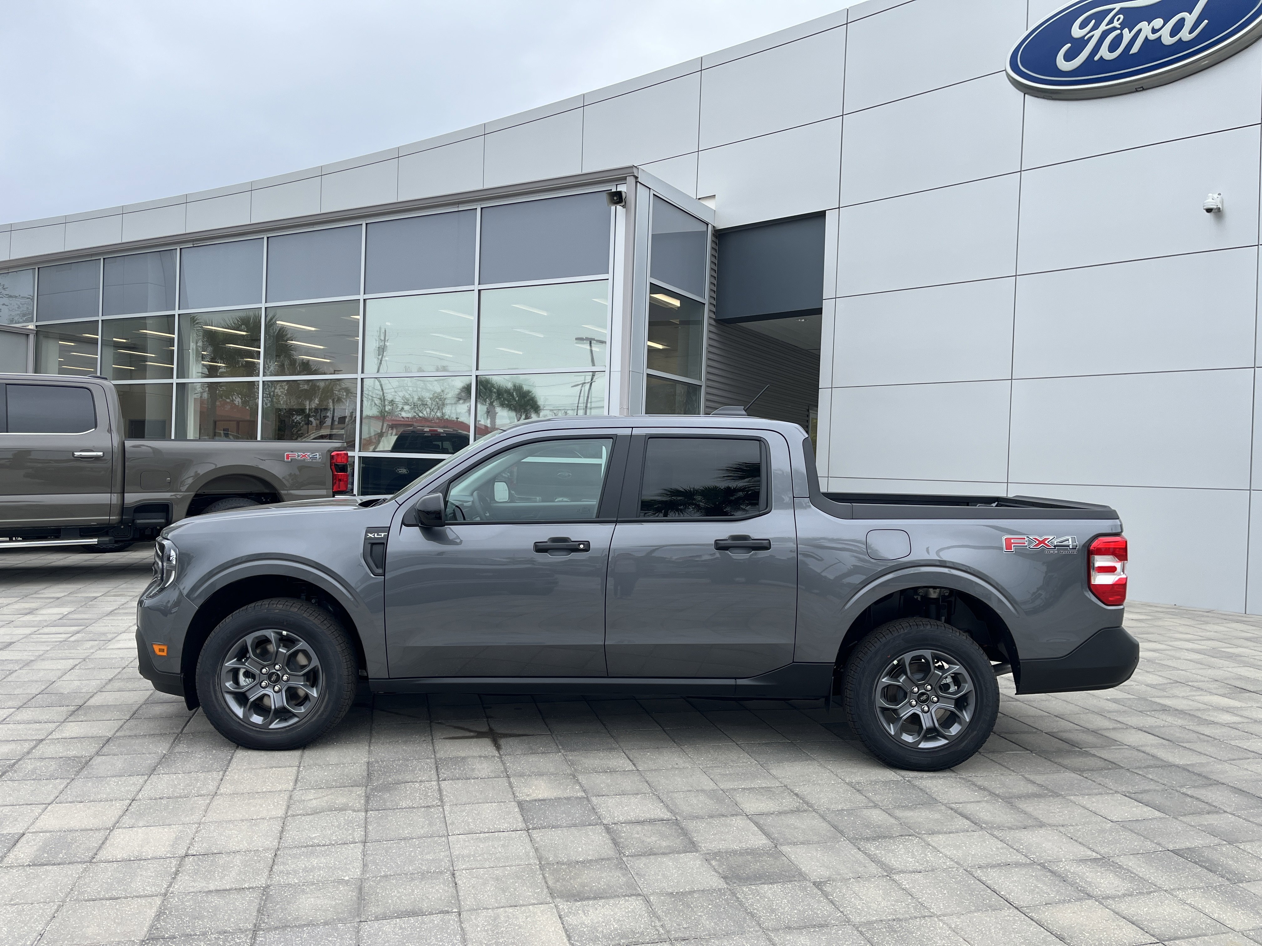 New 2026 Carbonized Gray Metallic Ford XLT image 3